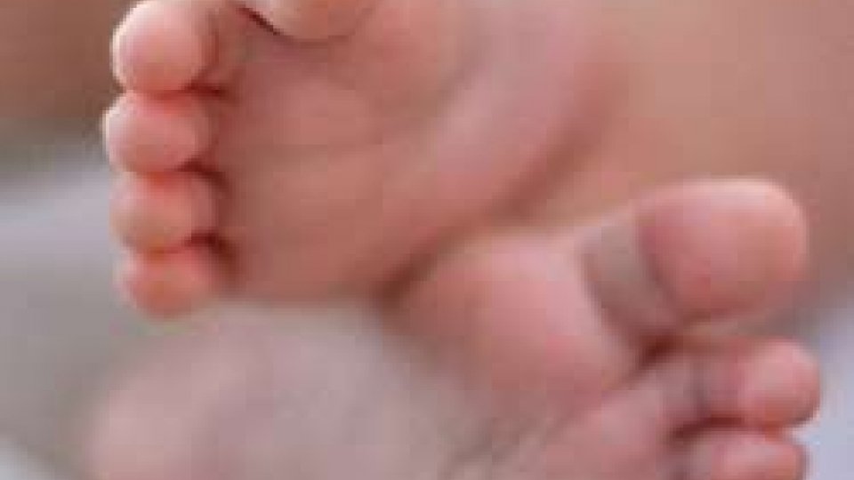 Istat, prosegue il calo delle nascite