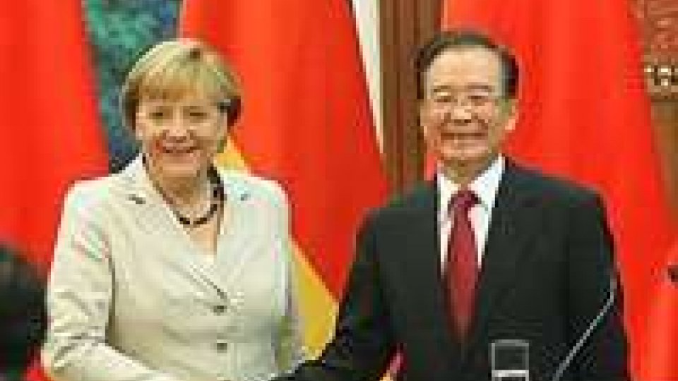 Merkel a Pechino. Volontà assoluta di salvare l'euro