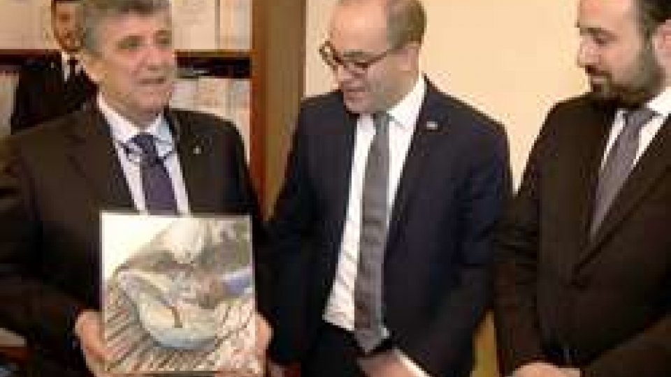 Dai Reggenti un dono per Lampedusa firmato Geminiani