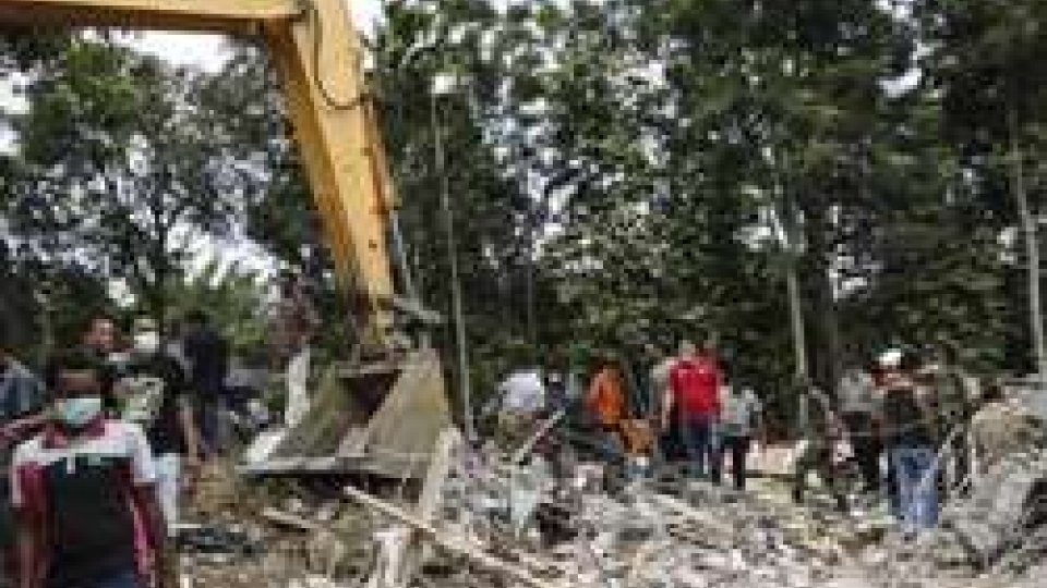 Indonesia: terremoto 6.5, decine di vittime