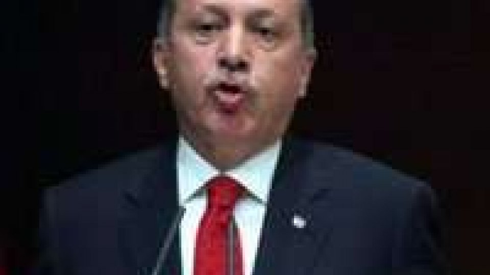 Turchia, Erdogan in difficoltà tenta rilancio a congresso Akp