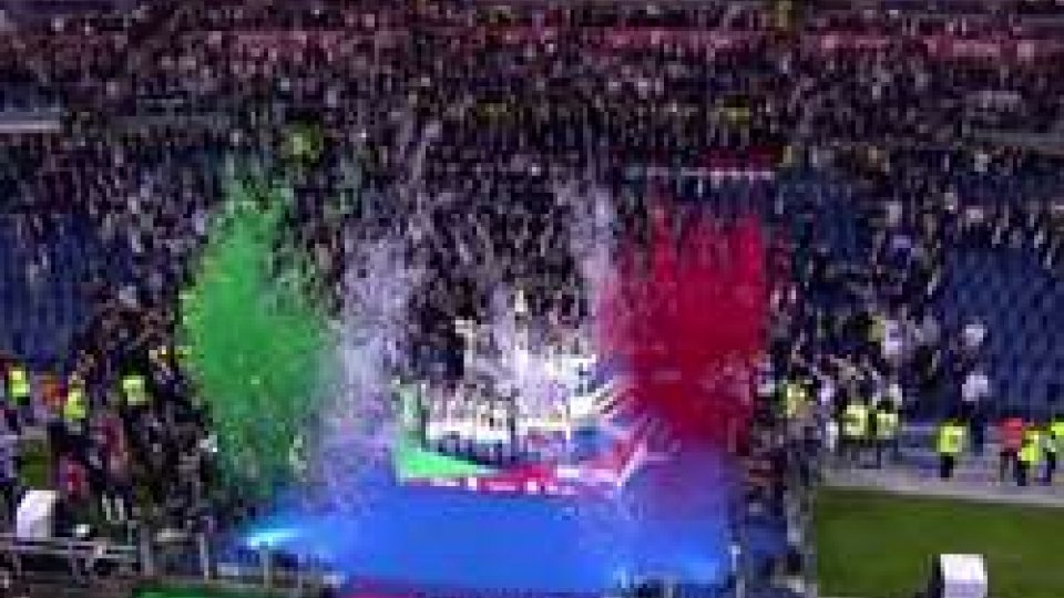 La Juve alza la Coppa ItaliaTim Cup: la Juventus vince la terza Coppa Italia consecutiva battendo un'ottima Lazio per 2 a 0. Ancora una volta decisivo Dani Alves