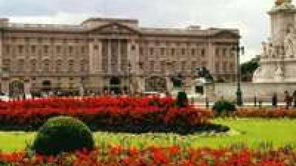 Ok dalla regina: "si giochi a calcio a Buckingham Palace"