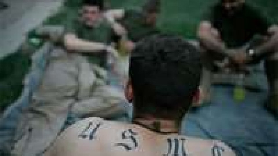 Esercito: no a tatuaggi visibili, razzisti e osceni