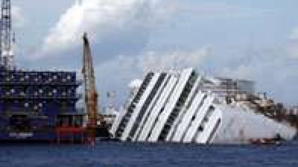 Concordia: Codacons, “rischio nave resti al giglio per anni”