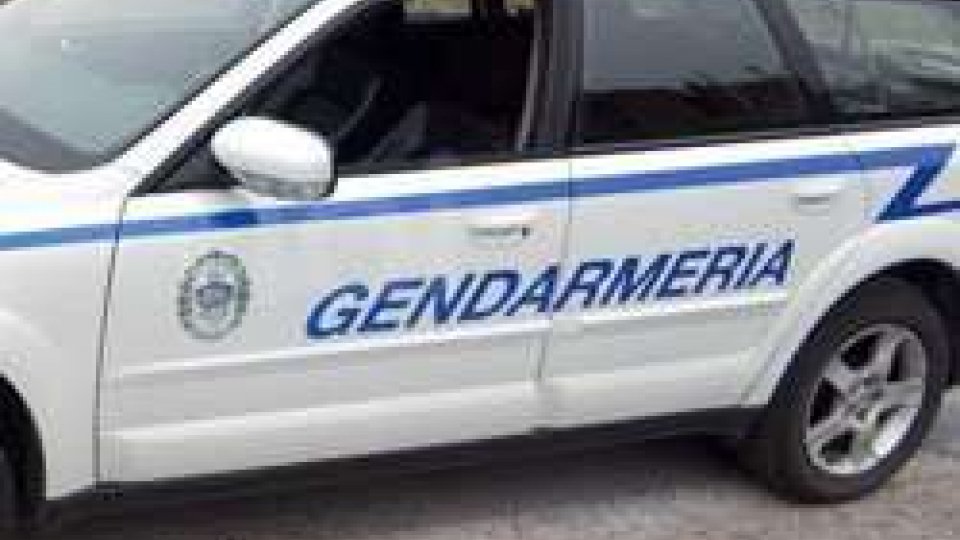Gendarmeria: breve inseguimento nella notte