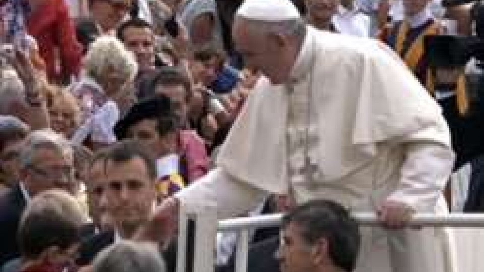 "Mai più la guerra!" il grido di Papa Francesco contro i fabbricanti di "armi insanguinate""Mai più la guerra!" il grido di Papa Francesco contro i fabbricanti di "armi insanguinate"