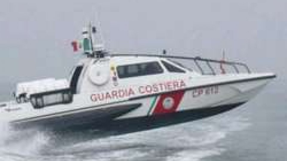 Rimini: salvataggio in mare della Guardia Costiera