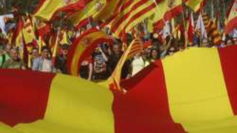 a Barcellona sfilano gli unionistiCatalogna: a Barcellona sfilano gli unionisti
