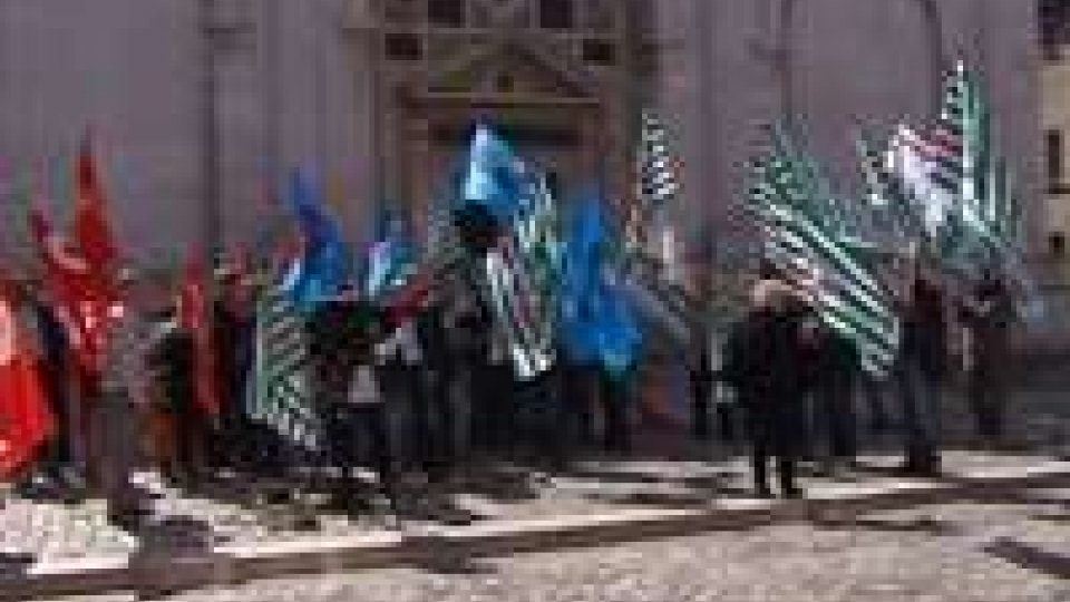 Rimini: sindacati chiedono il rifinanziamento degli ammortizzatori in derogaRimini: sindacati chiedono il rifinanziamento degli ammortizzatori in deroga