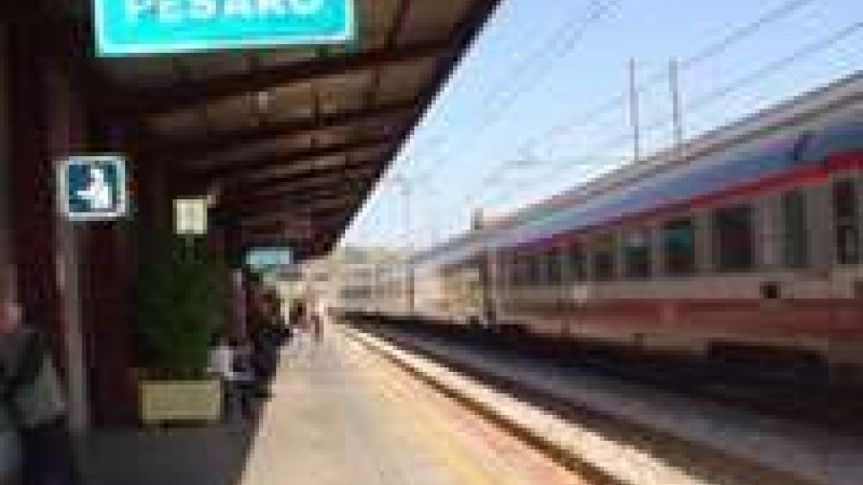 Investito da treno merci a Pesaro, probabile suicidio