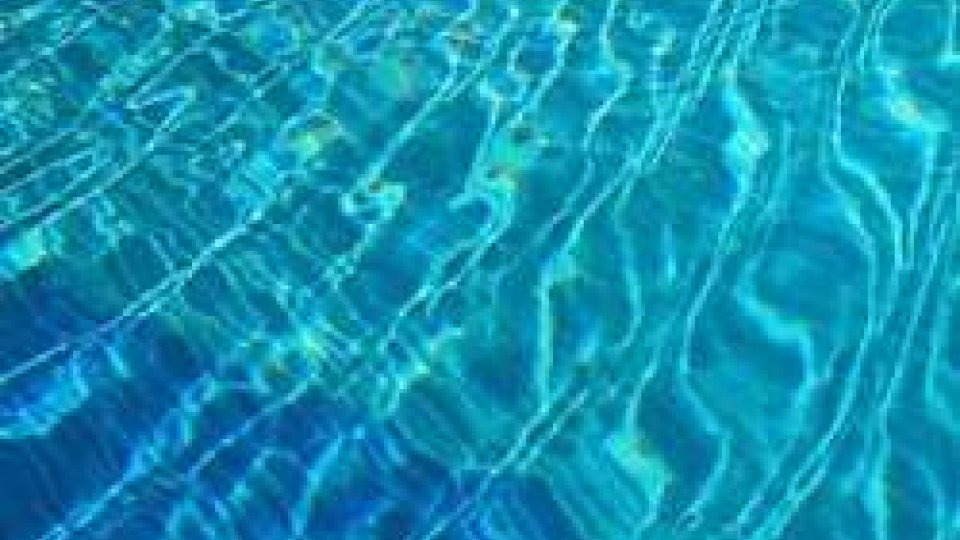 Ravenna: bimba di 5 anni sul fondo della piscina