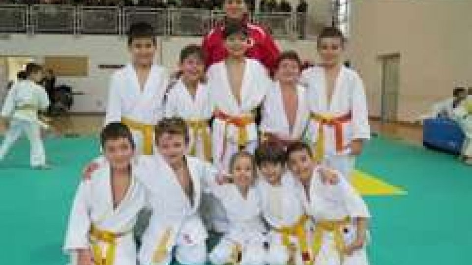 La squadra della Sakura Judo a Gambettola splende