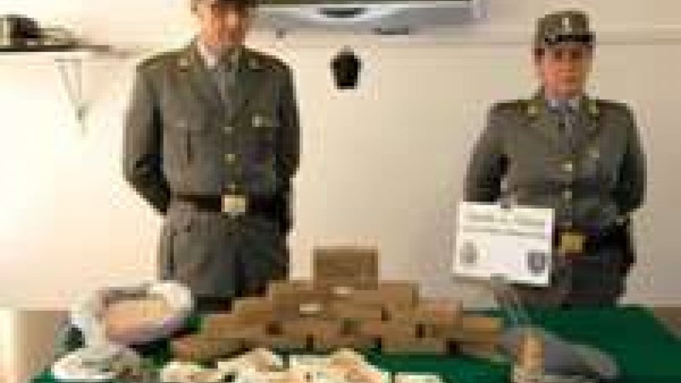 Blitz GdF: sequestrati 22.000 articoli contraffatti