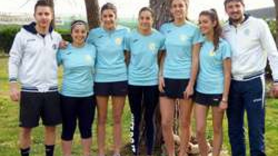 Foto squadra serie B femminile Ct Casalboni con i tecnici-25-3