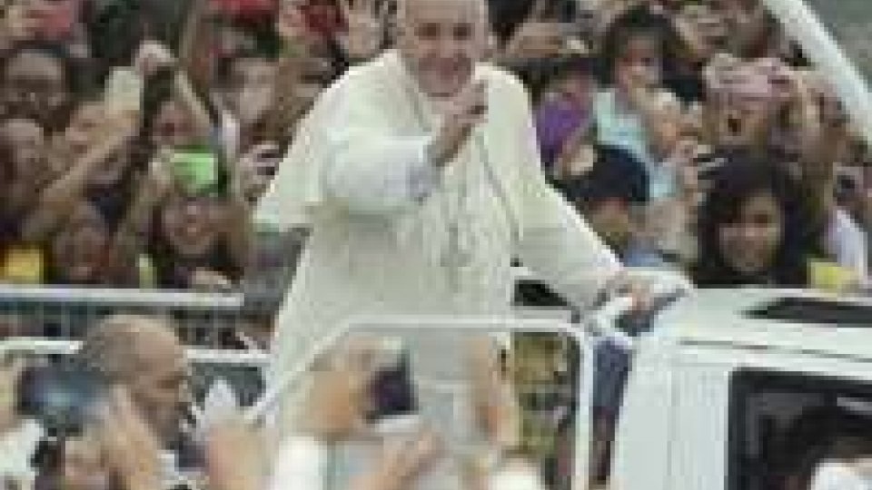 Manila: in 7 milioni sotto la pioggia per la messa del Papa