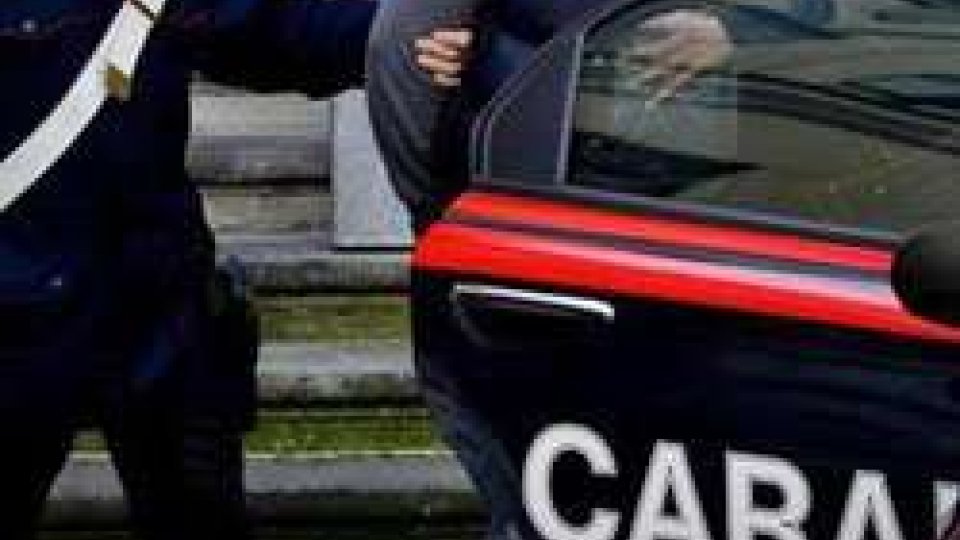Ancona: 30enne prende a martellate il nonno