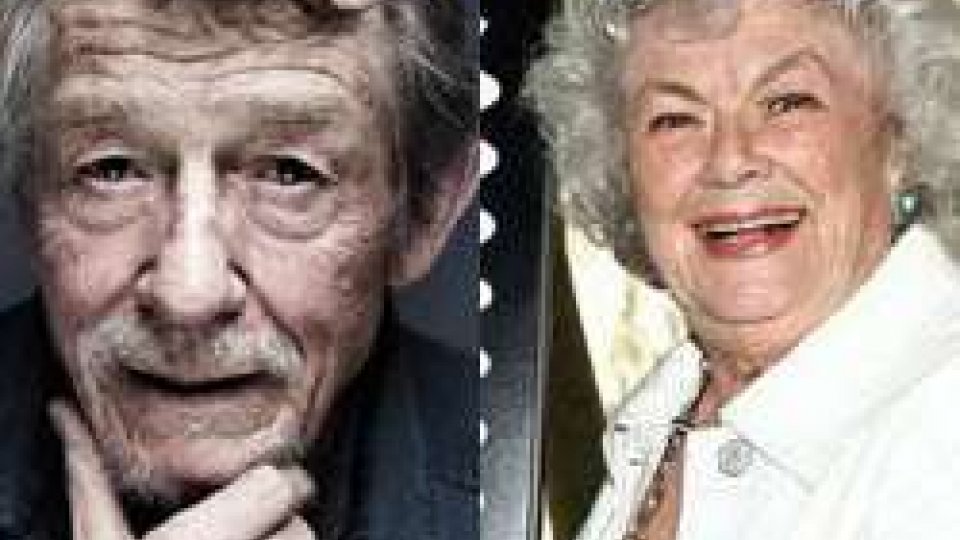 John Hurt e Barbara Hale