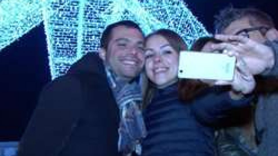 Un selfie davanti la StellaNatale Meraviglie: bilancio positivo della manifestazione invernale