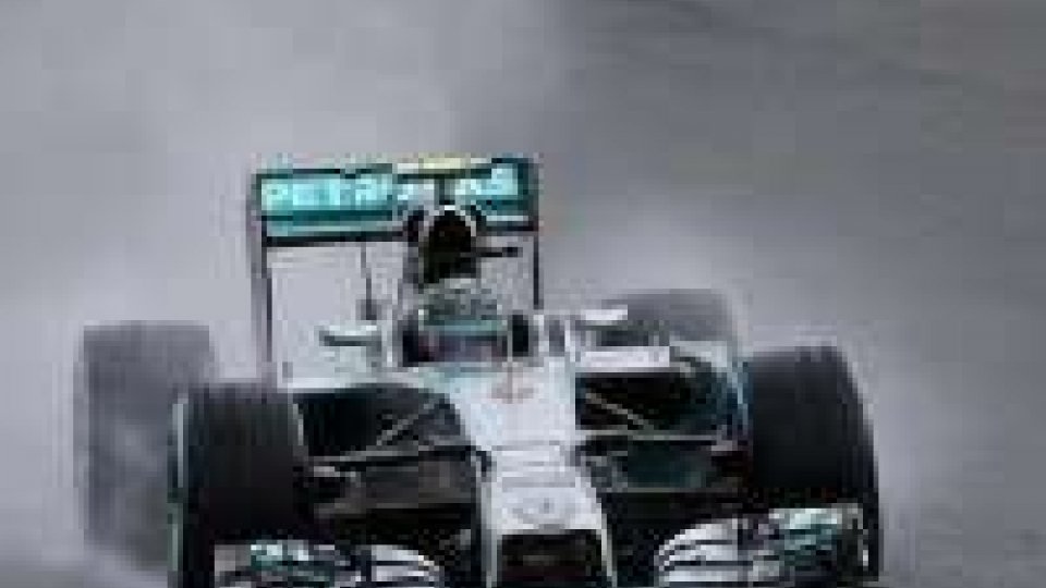F.1, Gp Silverstone:  Rosberg in pole, davanti a Vettel