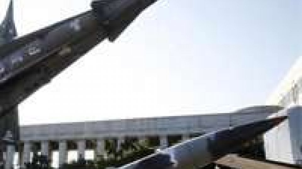 Corea del Nord, militari: "Due missili pronti al lancio"