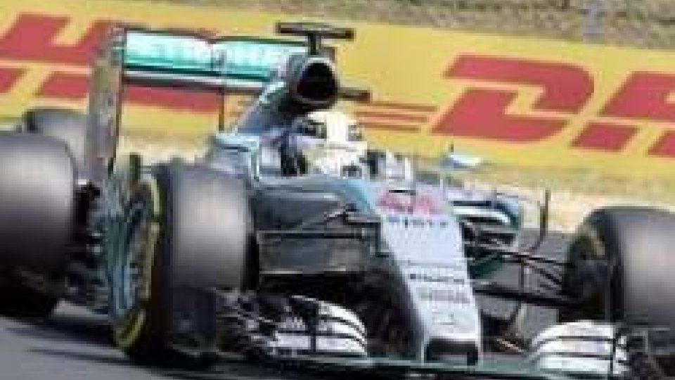 F1: Hamilton in pole, terzo Vettel