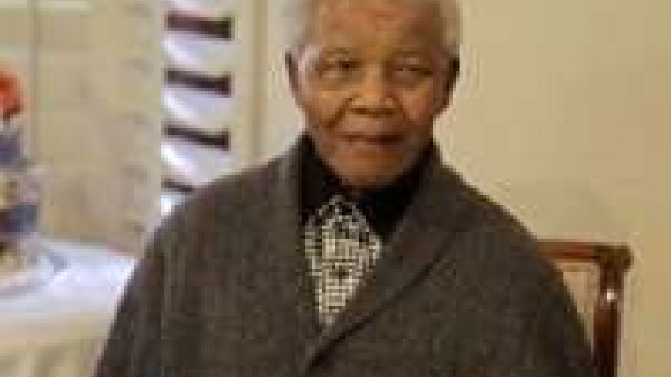 Nelson Mandela, condizioni critiche ma in miglioramento