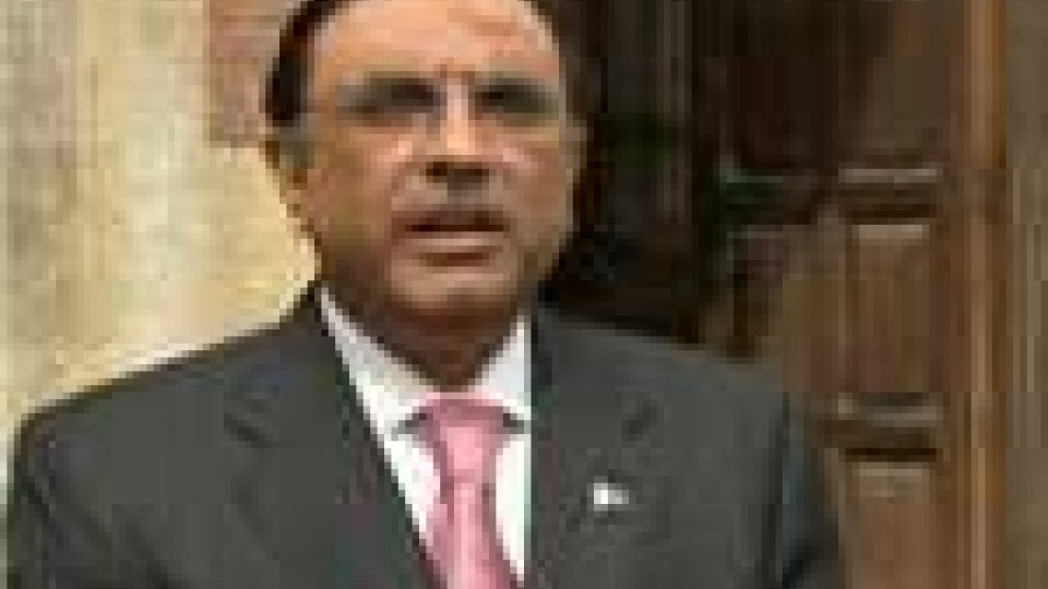 Pakistan. Il presidente Asif Ali Zardari: "Respingete tutte le cospirazioni"