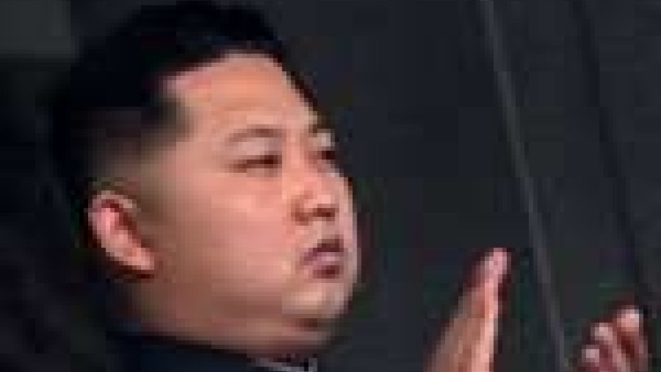 Corea: Kim Jong-un ferma le esercitazioni militari