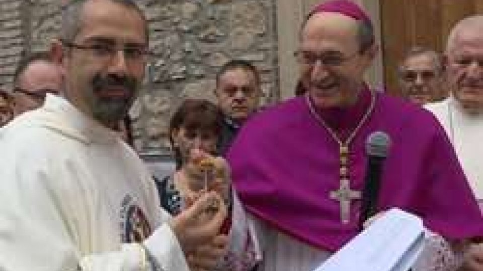 Accolto con gioia dalla comunità parrocchiale di Serravalle il nuovo parroco Don Simone Tintoni
