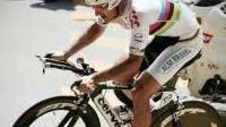 Ciclismo, Fabian Cancellara vince la Parigi - Roubaix