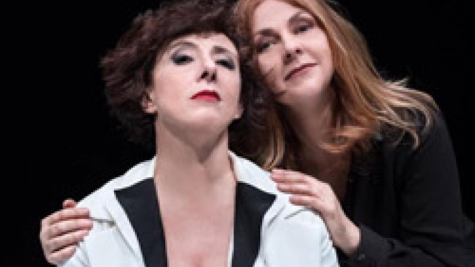 Marina Massironi e Alessandra Faiella in Rosalyn: al Teatro Galli una commedia divertente, appassionante e a tinte noir