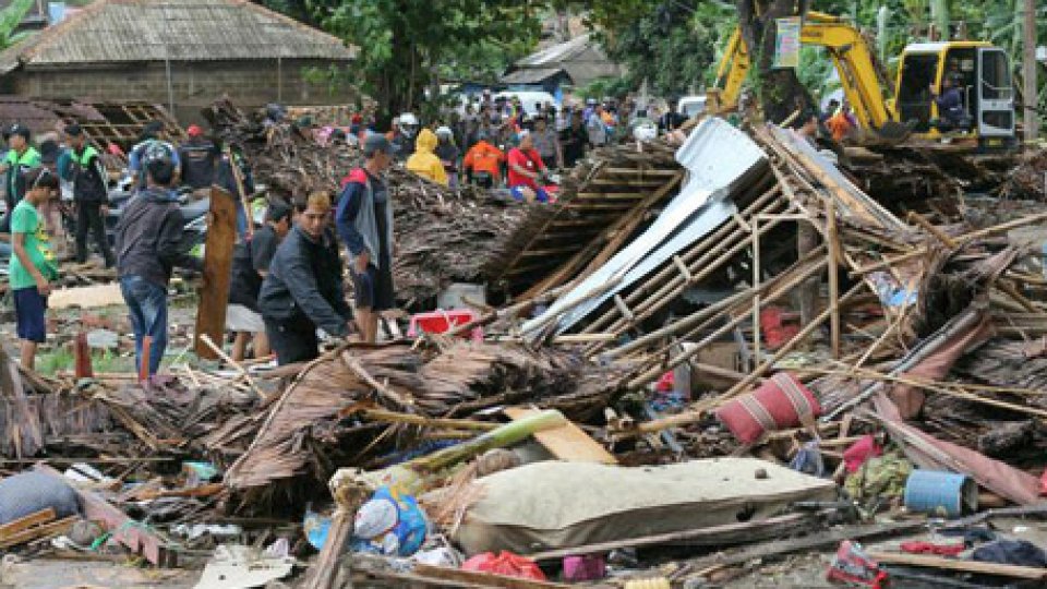 Foto ansaIndonesia: cresce il bilancio delle vittime dello tsunami. Sistema di allarme fermo dal 2012