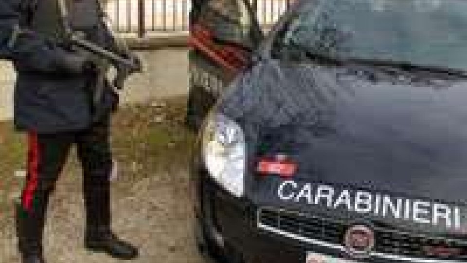 Rimini: arrestato dai CC ucraino mentre tentava di forzare alcune auto in sosta