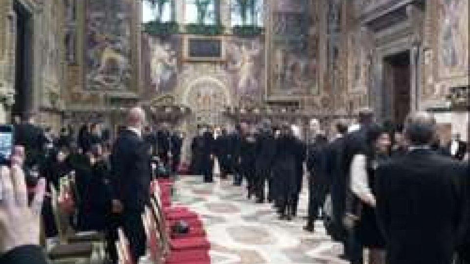 Gli Ambasciatori accreditati presso la Santa Sede ricevuti dal Papa