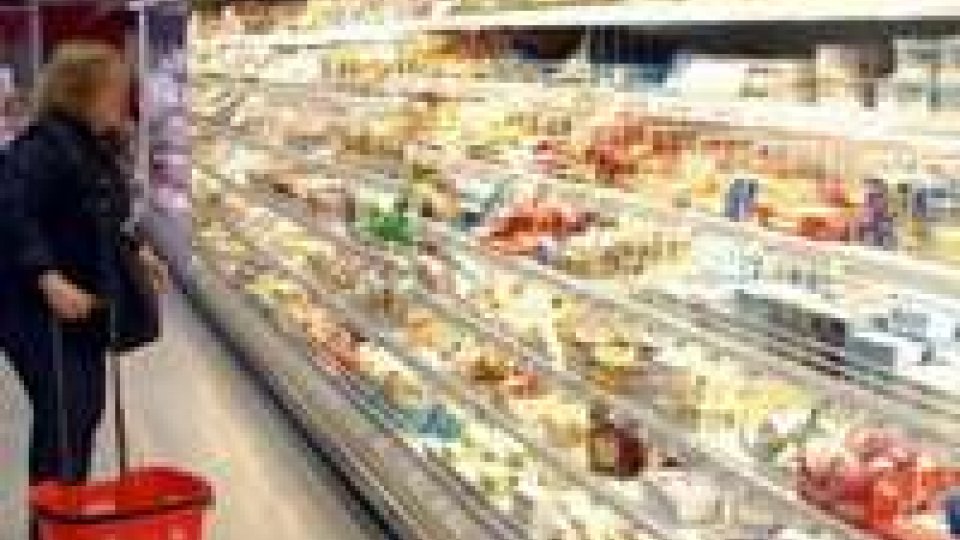 Novantenne ruba yogurt, direttore supermarket chiama polizia