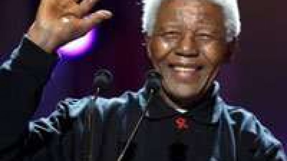 Mandela ricoverato per cure mediche, “sta bene dopo riposo”
