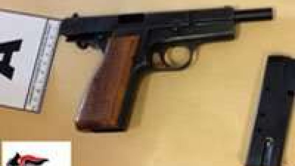 Rimini: ritrovata una pistola semiautomatica in terreno agricolo, sequestrata