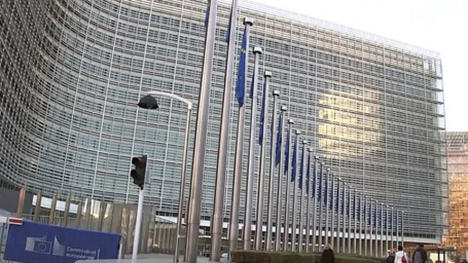 Unione EuropeaL'Europa chiede "correzioni consistenti" alla manovra: intanto reddito di cittadinanza e quota 100 spariscono