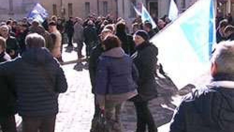 Tagli lineari e organico ridotto, il sindacato di Polizia in protesta a RiminiRimini: manifestazione del Sindacato Autonomo di Polizia