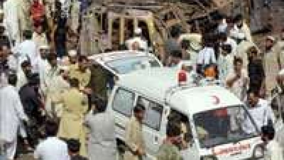 Strage in Pakistan: 20 morti in attentato