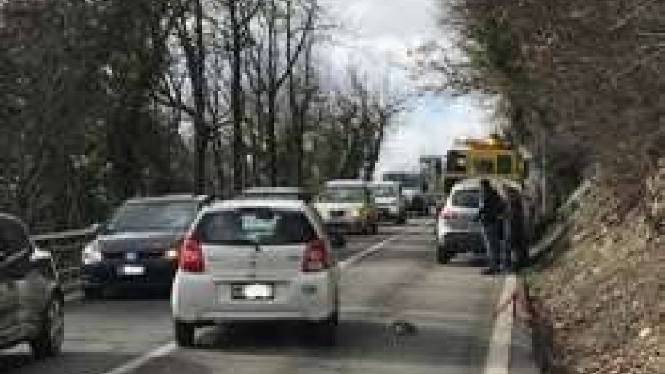 Incidente sulla strada che dai Pianacci porta a Fiorentino: due le auto coinvolte