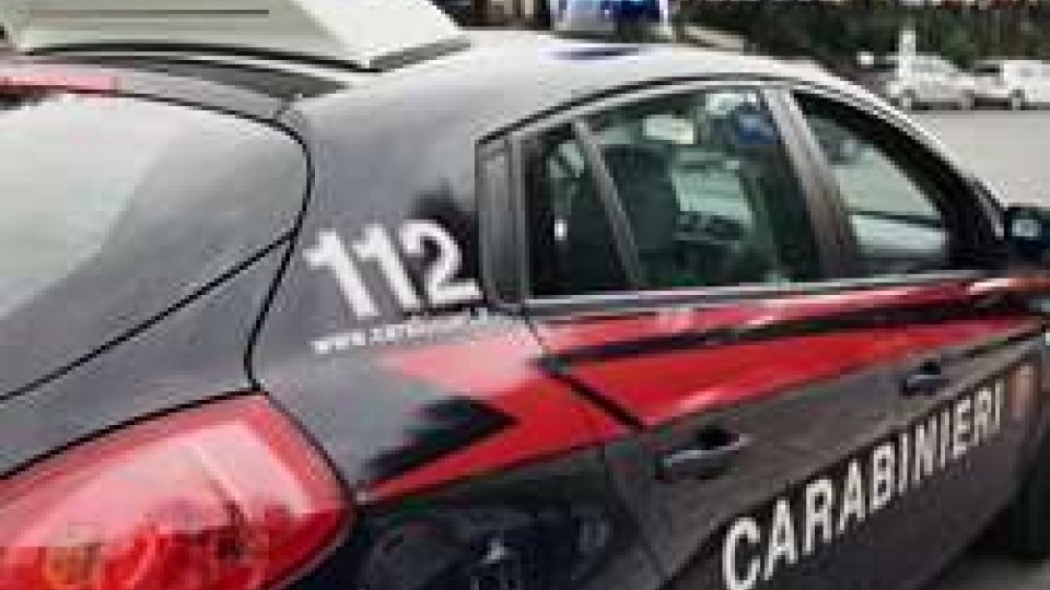 "Armi micidiali" in penne e torce, carabinieri di Urbino arrestano 3 persone