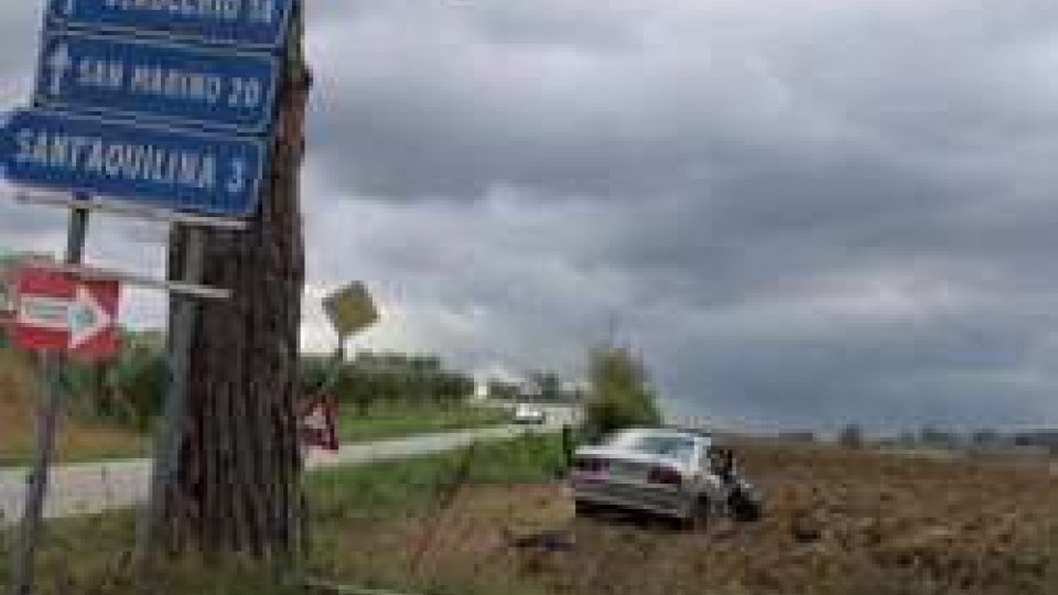 Rimini: schianto a Spadarolo, due auto finiscono fuori strada