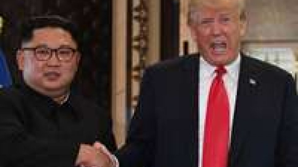 Trump e Kim“Lavoreremo insieme”, storico incontro Trump – Kim a Singapore