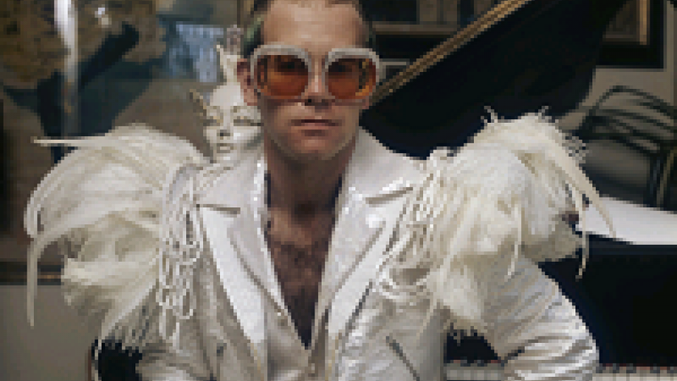Elton John, esce greatest hits Diamonds