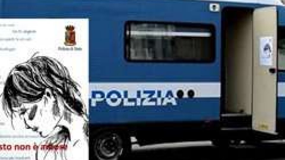 Rimini: polizia in postazione mobile contro il femminicidio, una donna arriva e segnala una situazione di disagio
