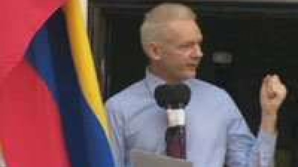 Correa: "Se Londra viola l'immunità dell'ambasciata commette un suicidio diplomatico"