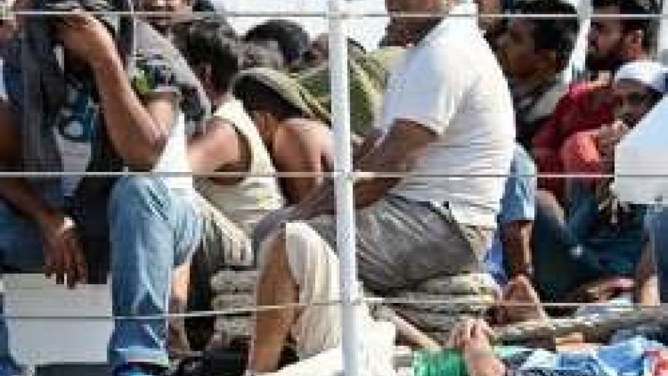Tragedia migranti: 40 morti soffocati nella stiva
