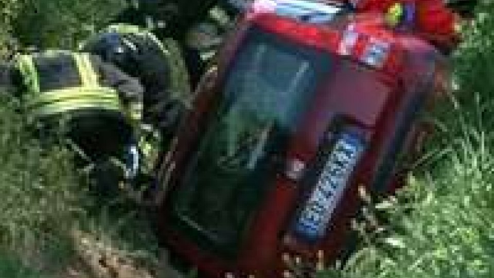Rimini: incidente a San Lorenzo in Monte, grave una donna finita con l'auto in un fosso